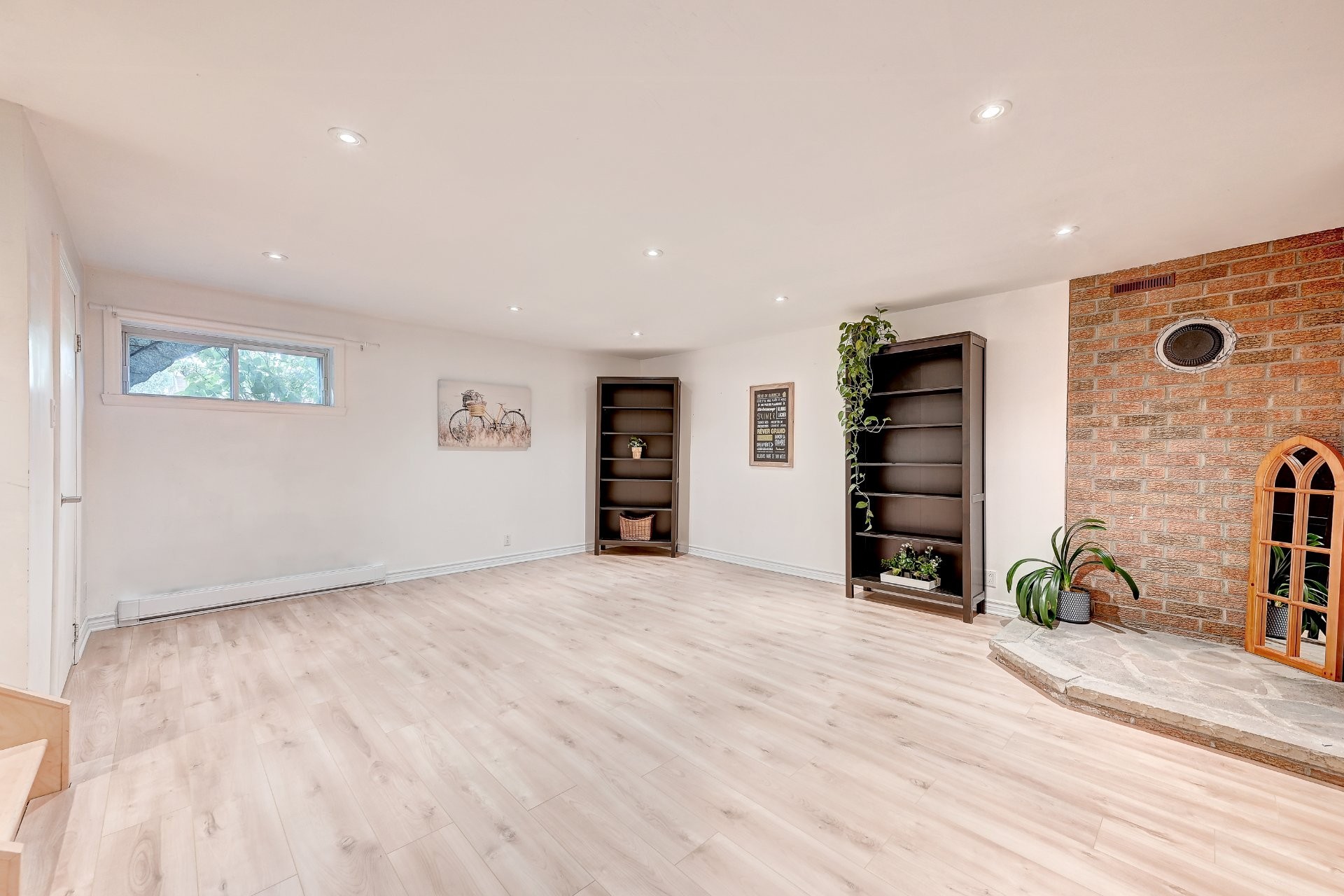 Family Room - 1280 Place Port-Royal, Brossard, QC