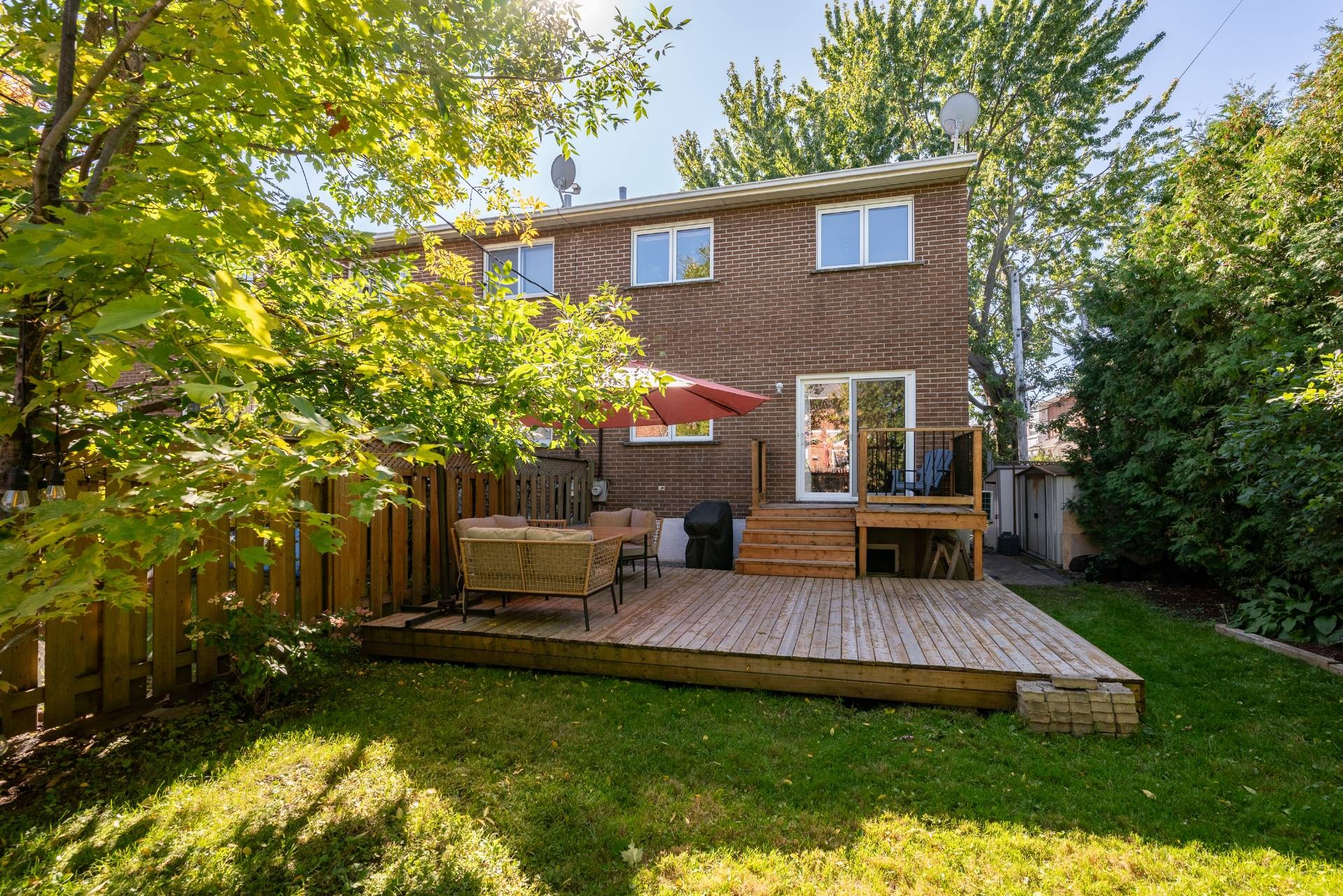 Courtyard - 1280 Place Port-Royal, Brossard, QC