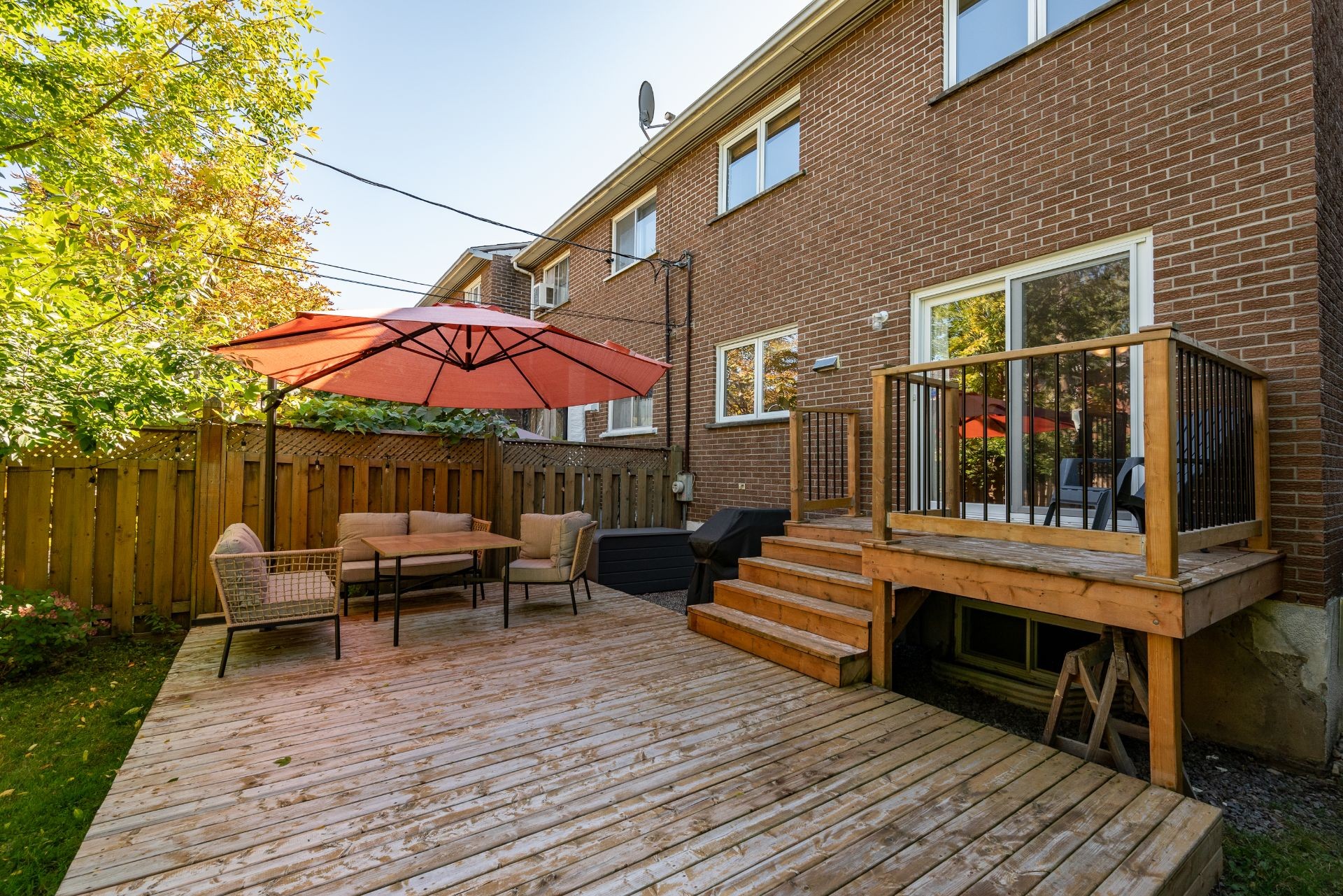 Courtyard - 1280 Place Port-Royal, Brossard, QC