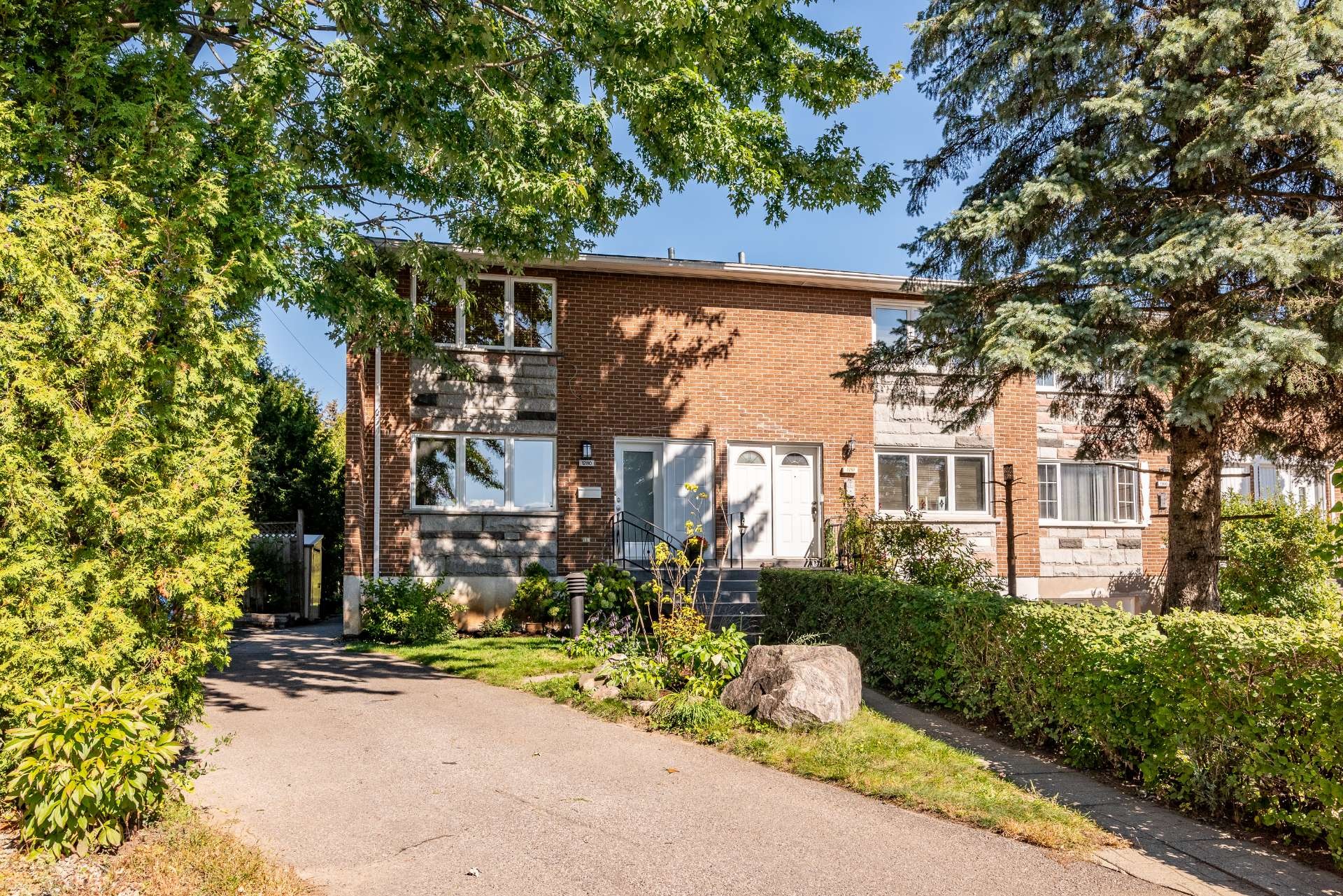 Courtyard - 1280 Place Port-Royal, Brossard, QC
