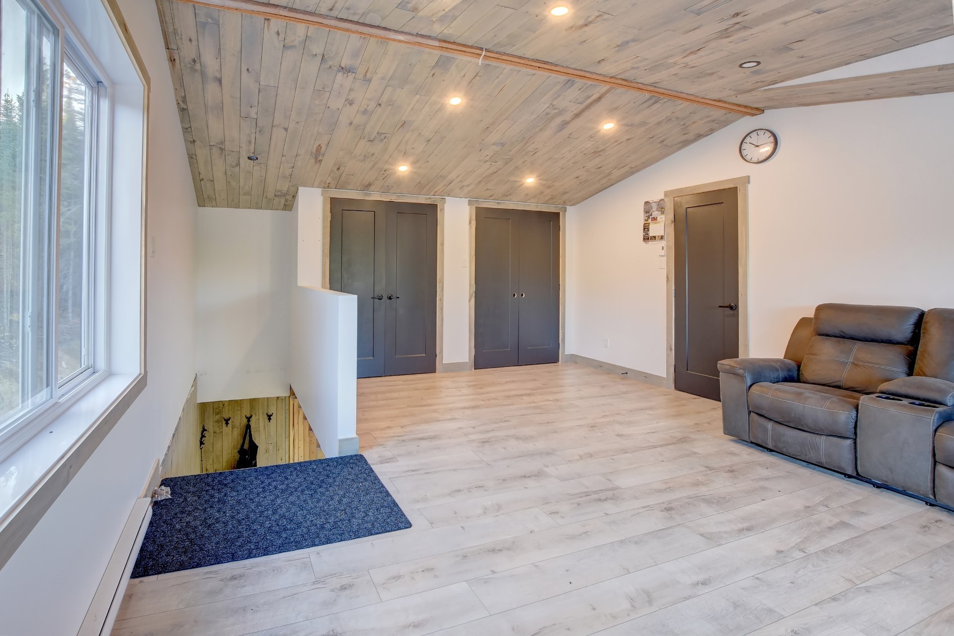 Living Room - 11 Ch. Des Noisettes, Saint-Michel-Des-Saints, QC