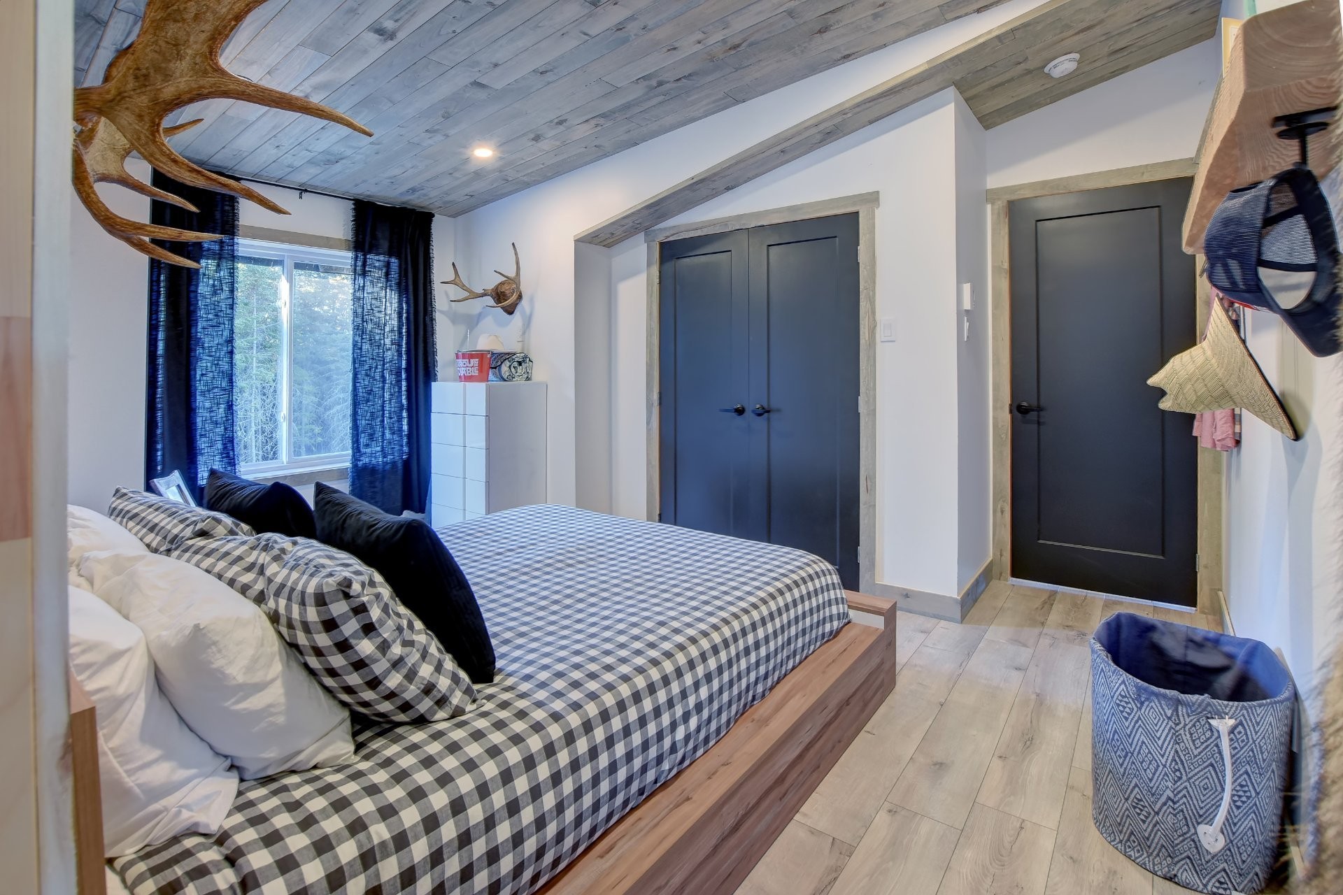 Bedroom - 11 Ch. Des Noisettes, Saint-Michel-Des-Saints, QC