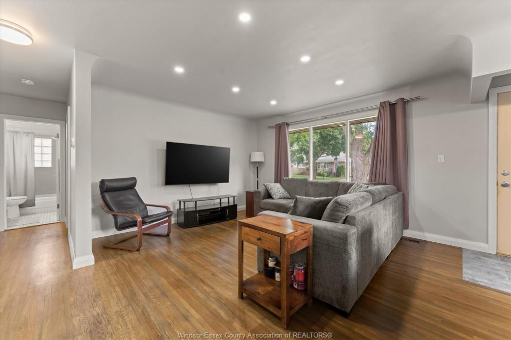 3189 Mckay, Windsor, ON