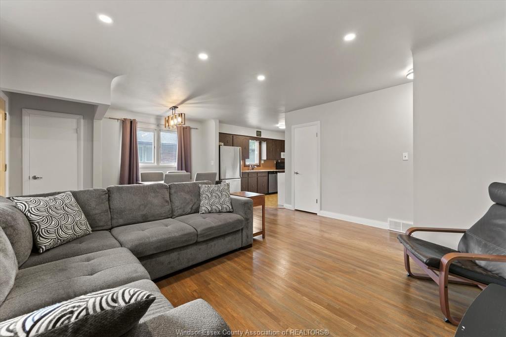 3189 Mckay, Windsor, ON