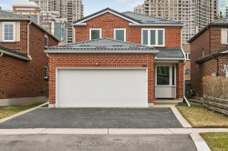 156 Macedonia Crescent Mississauga, ON L5B 3J5