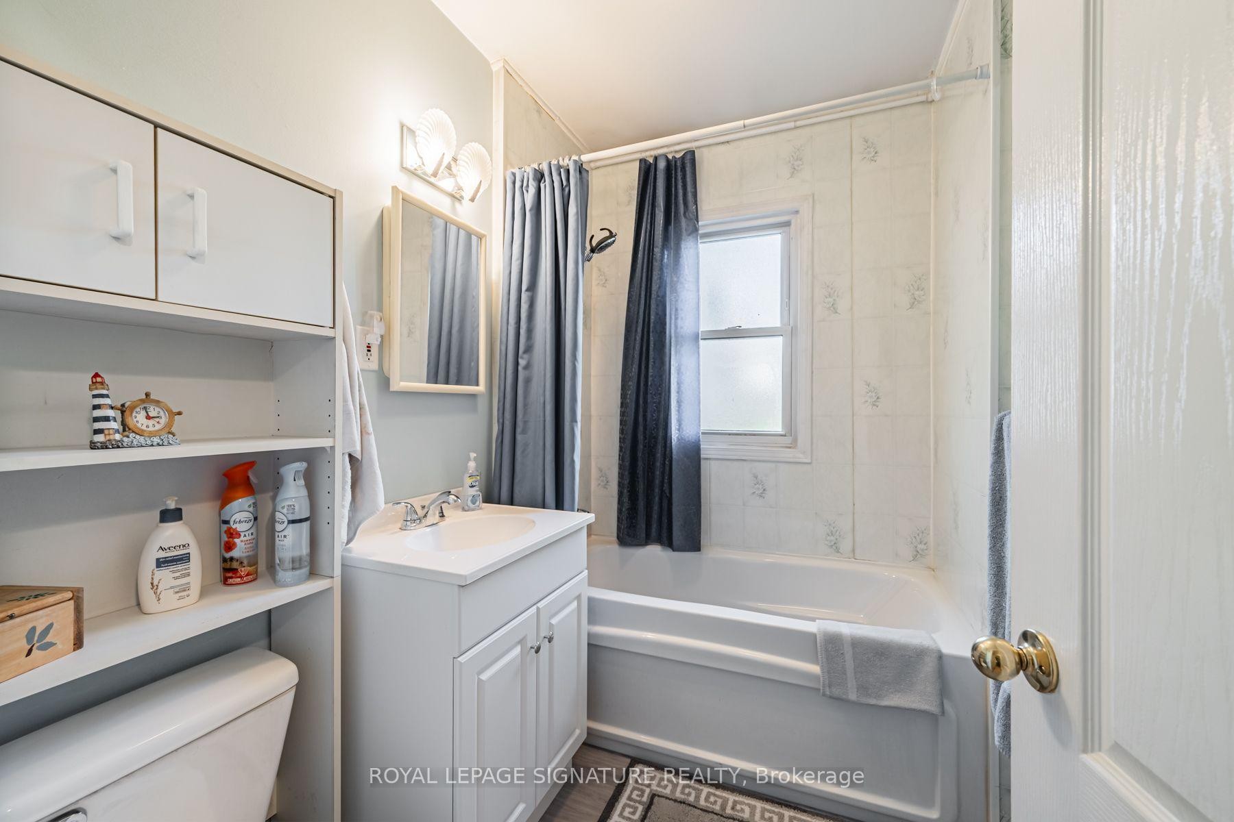 15 Kemp Square, Toronto, ON