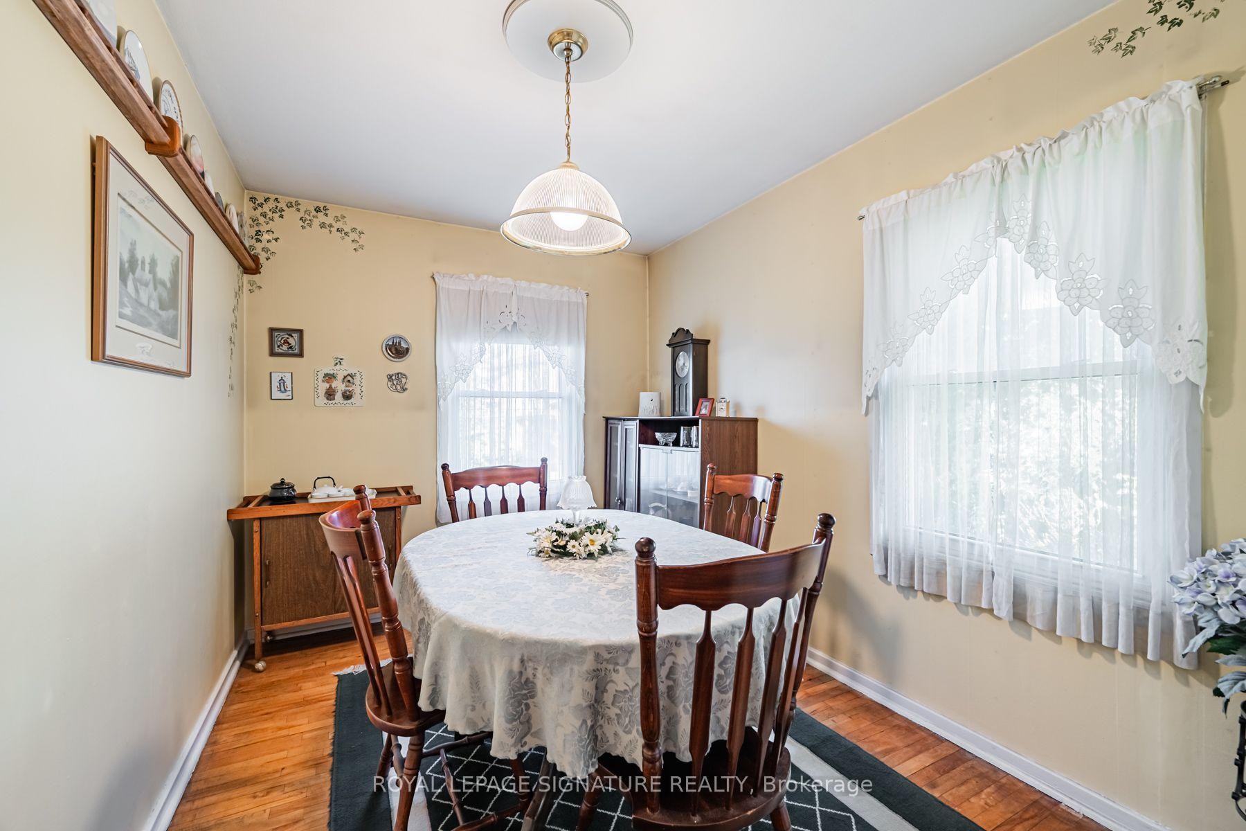 15 Kemp Square, Toronto, ON