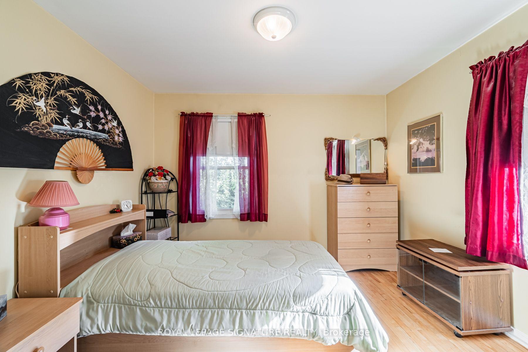 15 Kemp Square, Toronto, ON