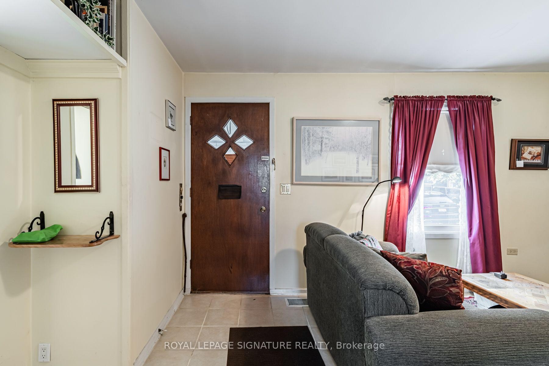 15 Kemp Square, Toronto, ON