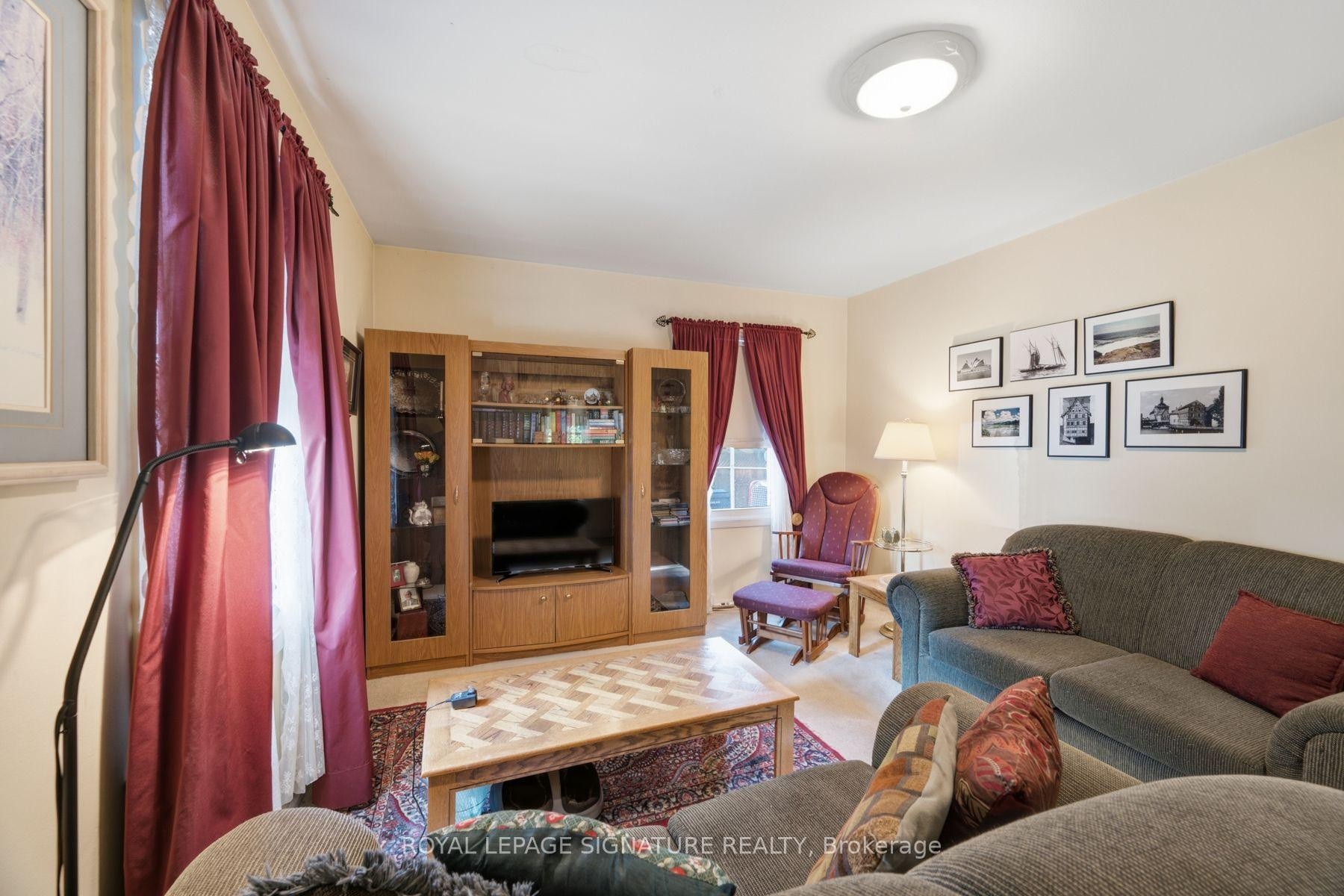 15 Kemp Square, Toronto, ON
