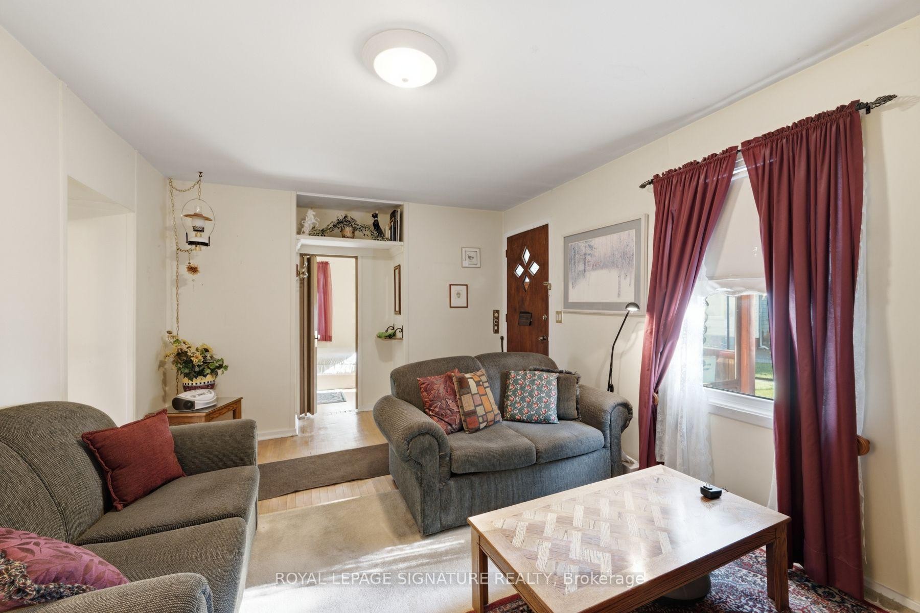 15 Kemp Square, Toronto, ON