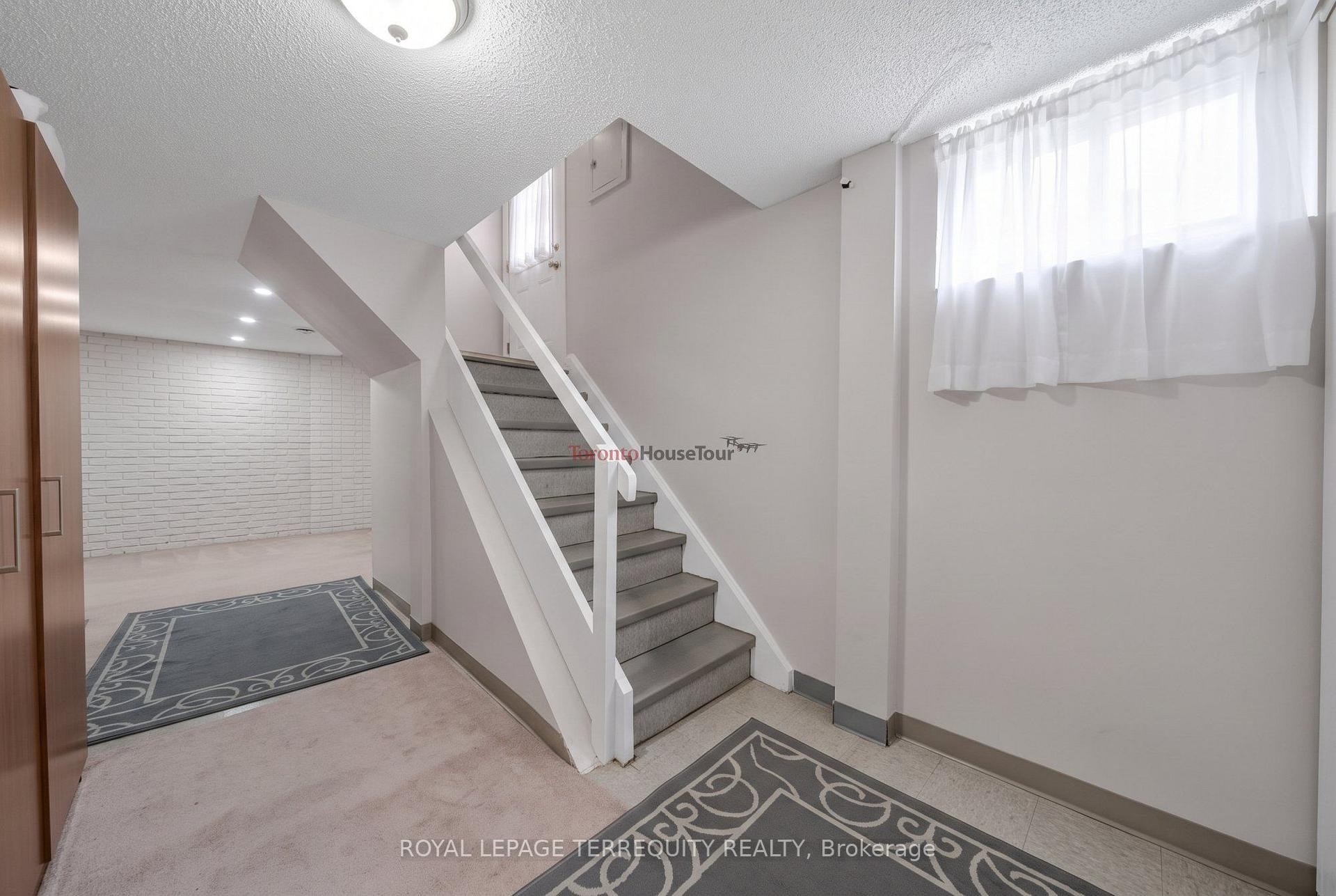 11 Dixiana Court, Toronto, ON