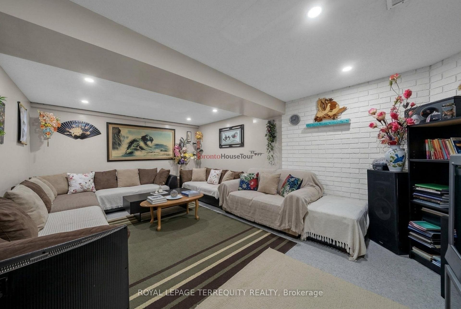 11 Dixiana Court, Toronto, ON