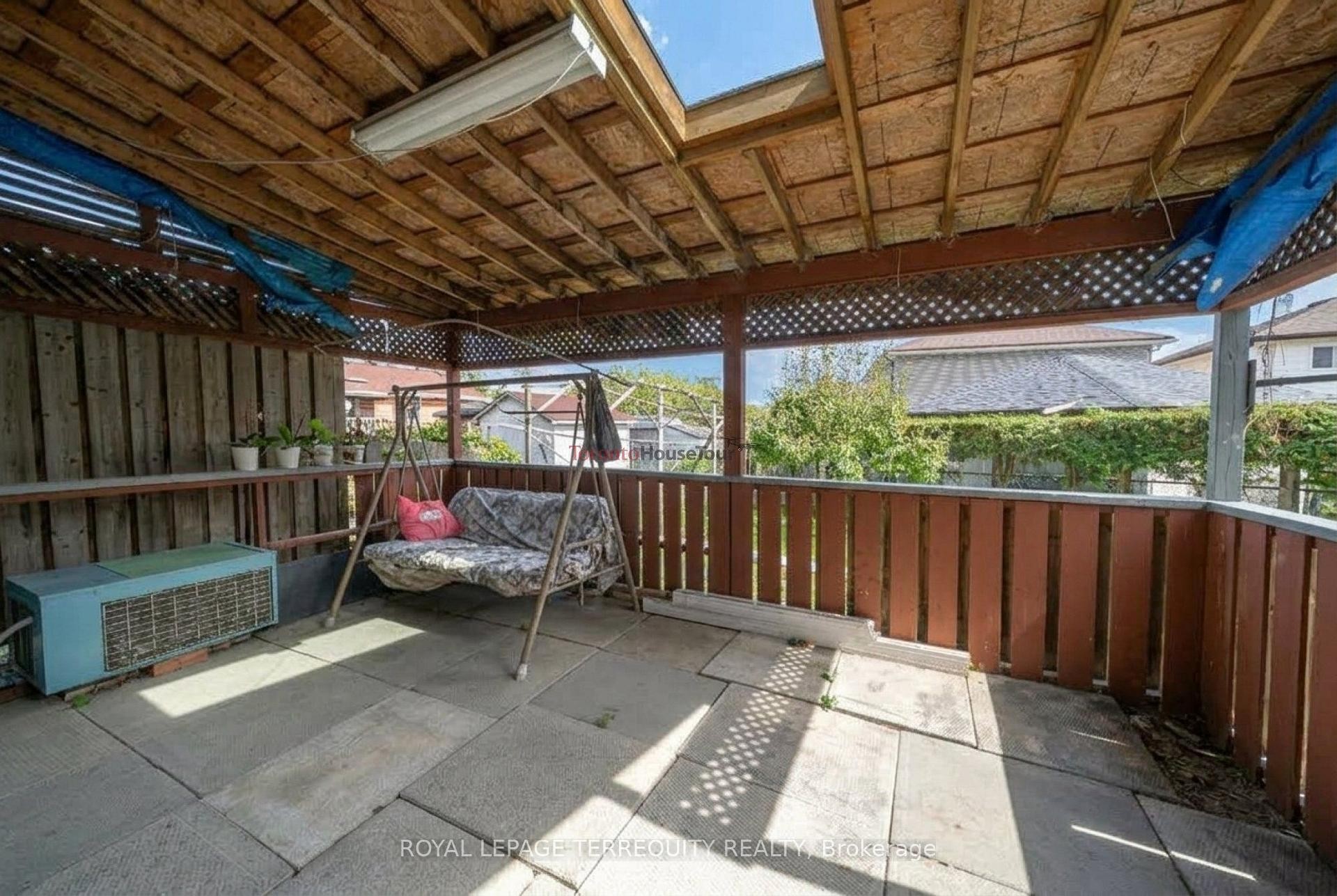11 Dixiana Court, Toronto, ON