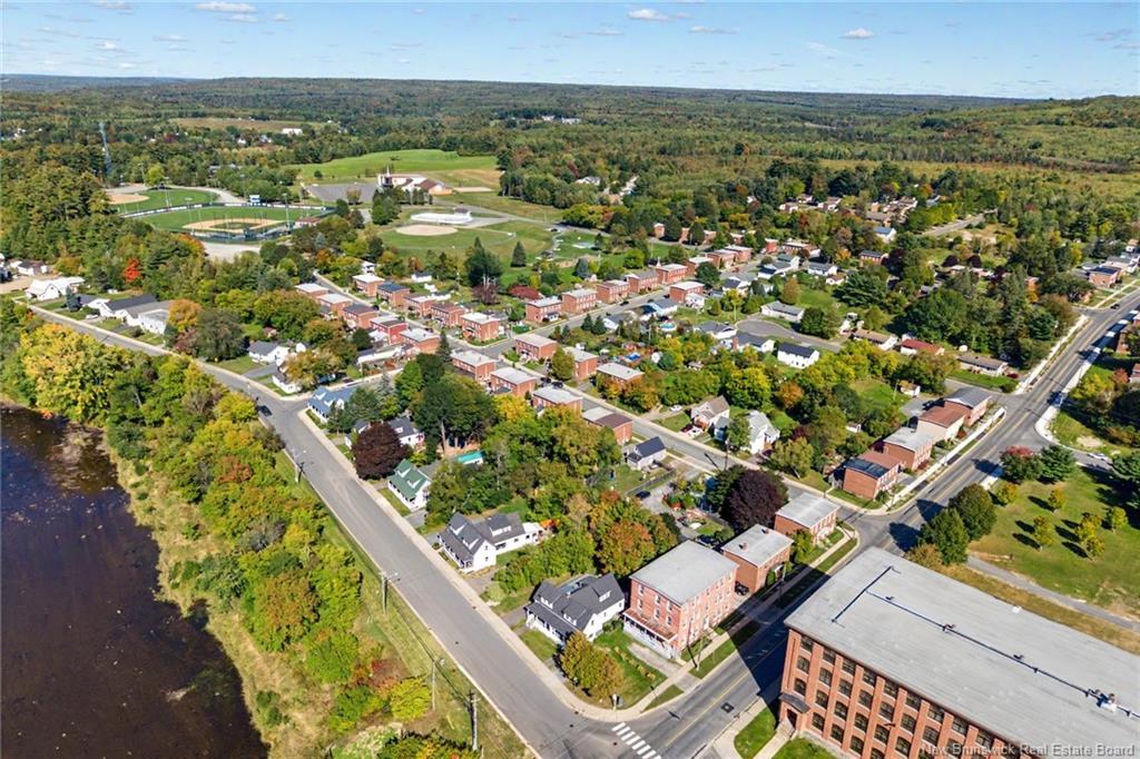 2 River St, Fredericton, NB