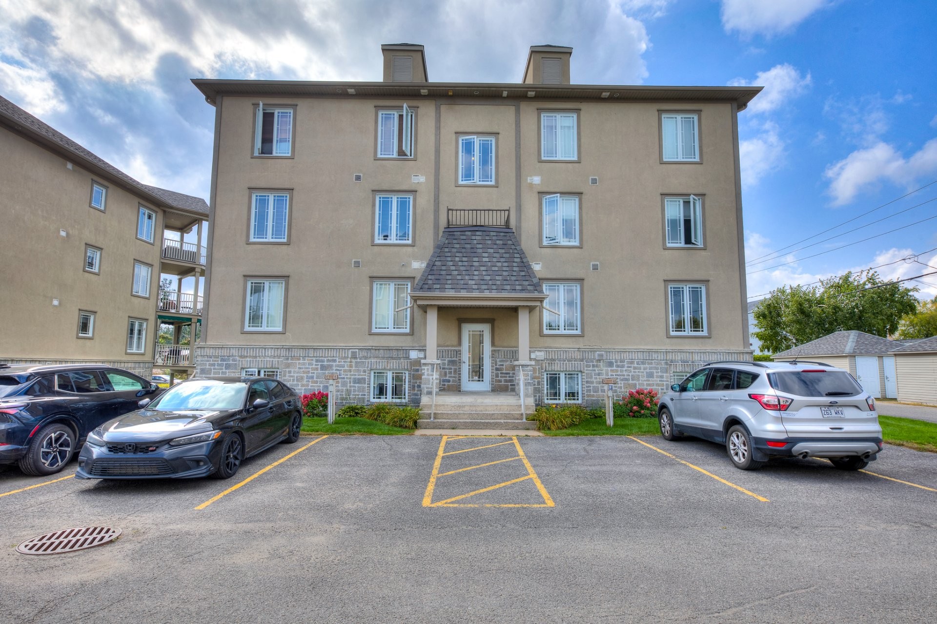 Front of Structure - 1-2295 Rue Isaac-Jogues, Saint-Jérôme, QC