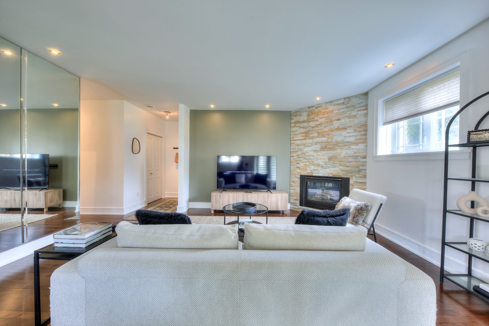 Living Room - 1-2295 Rue Isaac-Jogues, Saint-Jérôme, QC