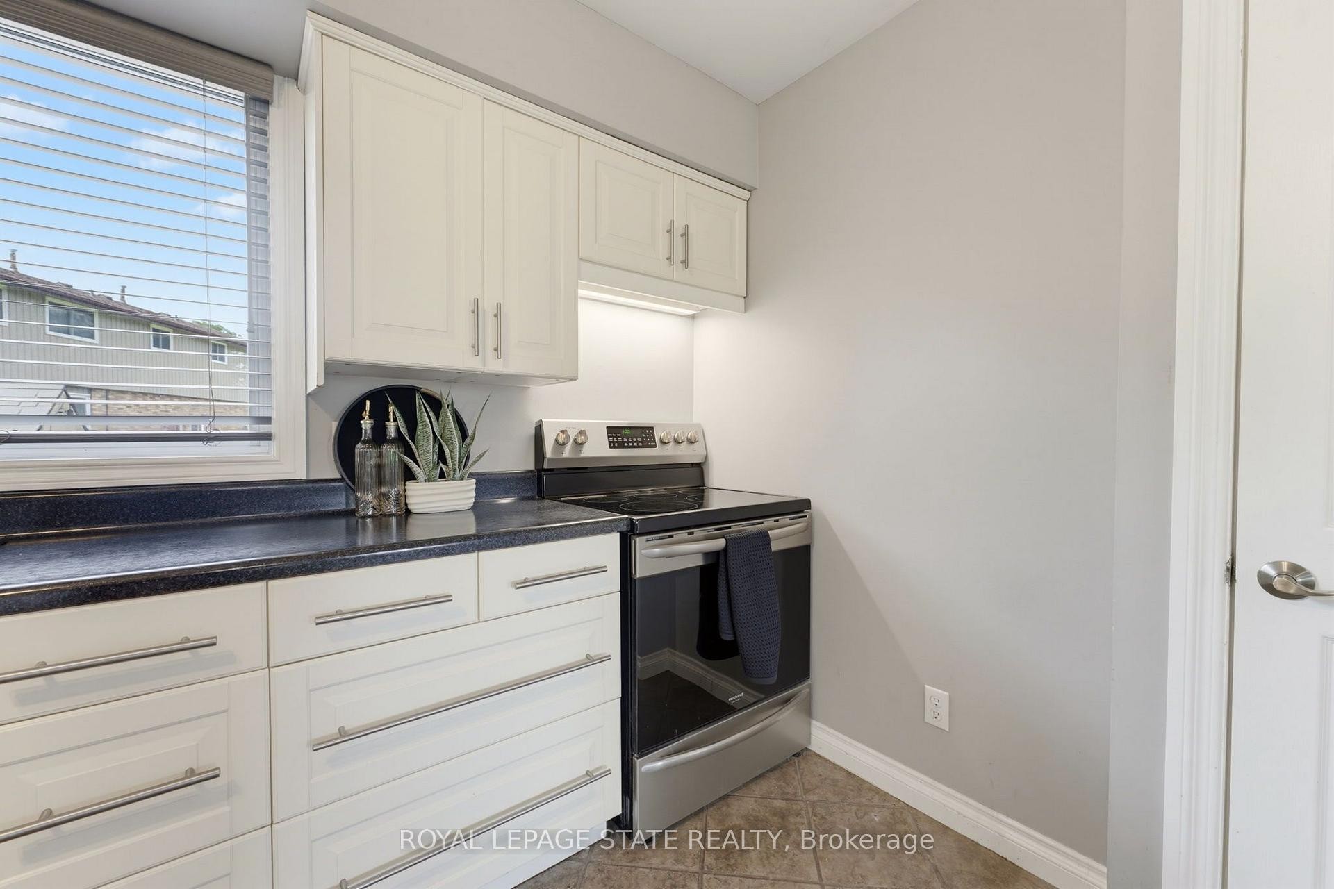 15 Seneca Street S, Haldimand, ON