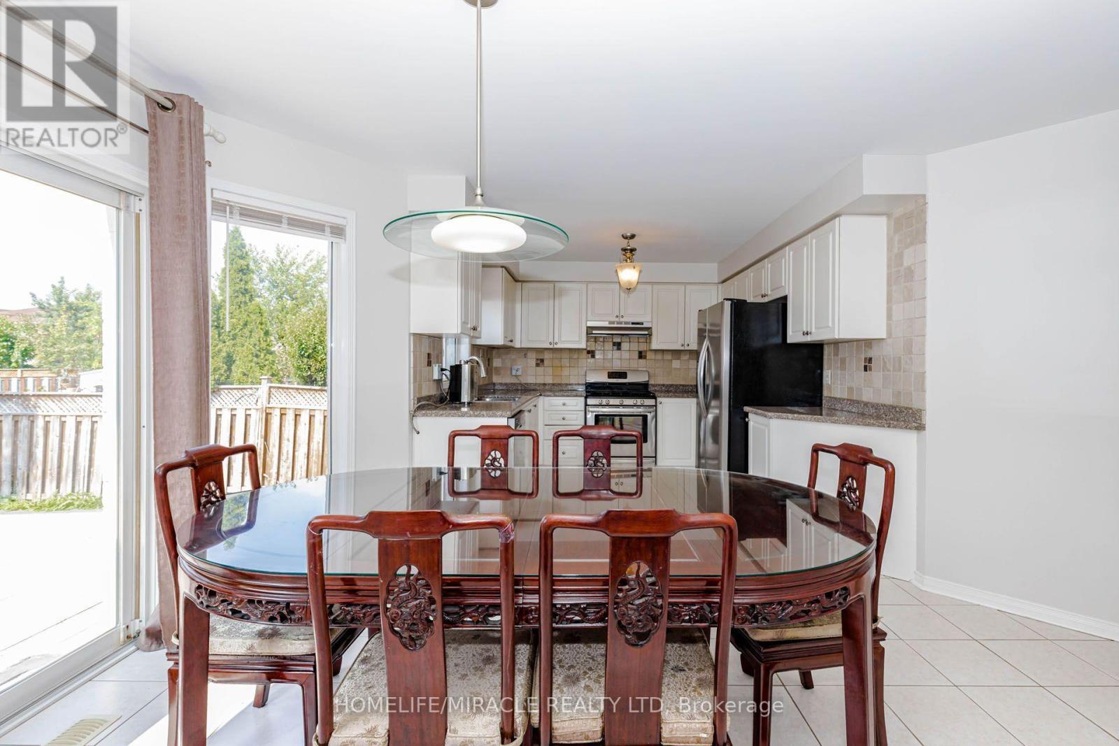 955 Bristol Road W, Mississauga, ON