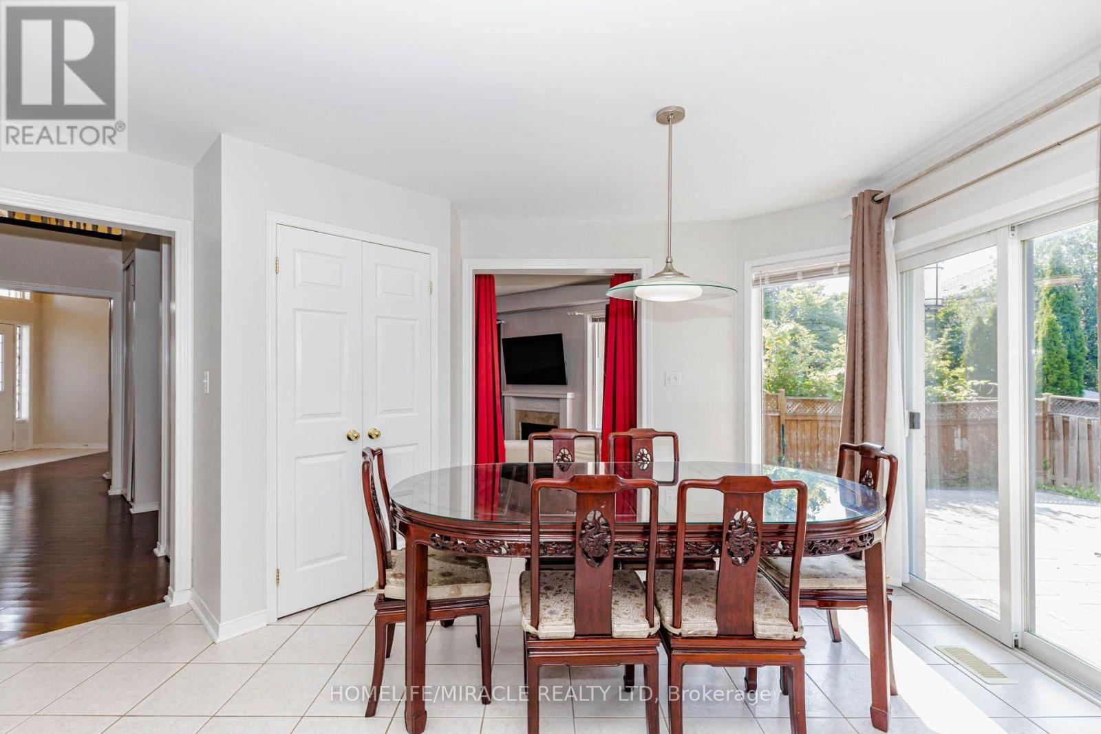 955 Bristol Road W, Mississauga, ON