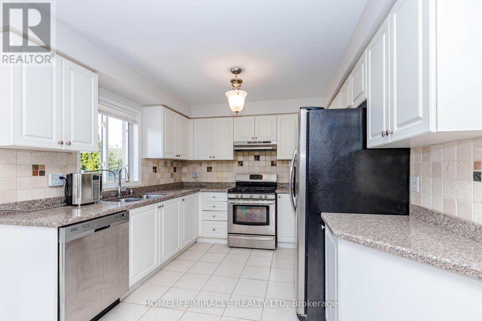 955 Bristol Road W, Mississauga, ON