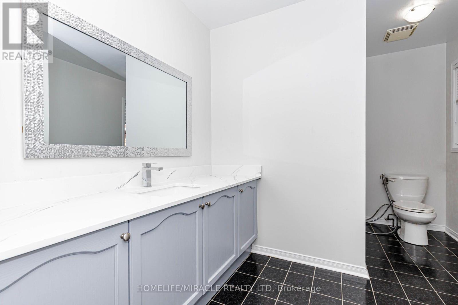 955 Bristol Road W, Mississauga, ON
