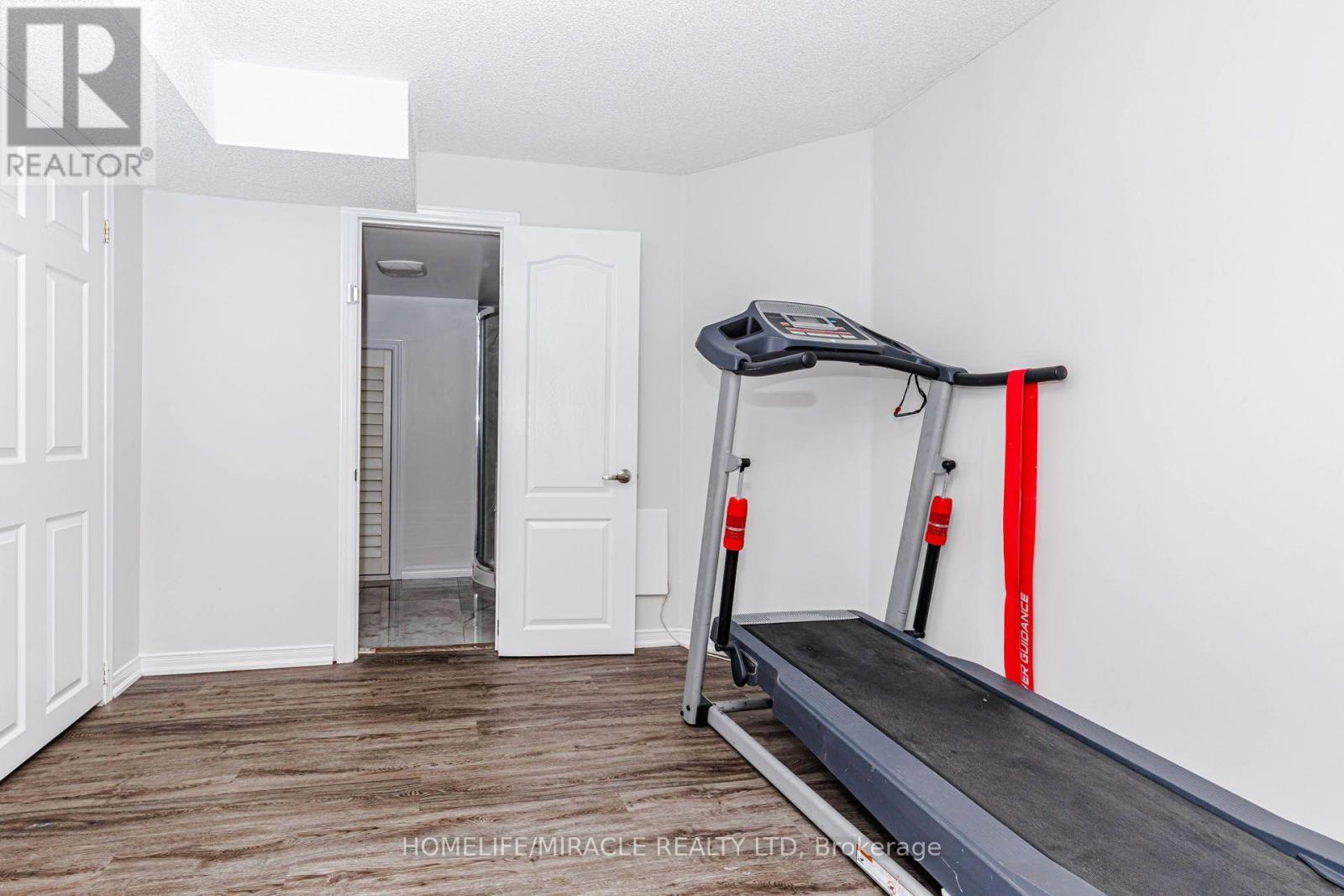955 Bristol Road W, Mississauga, ON