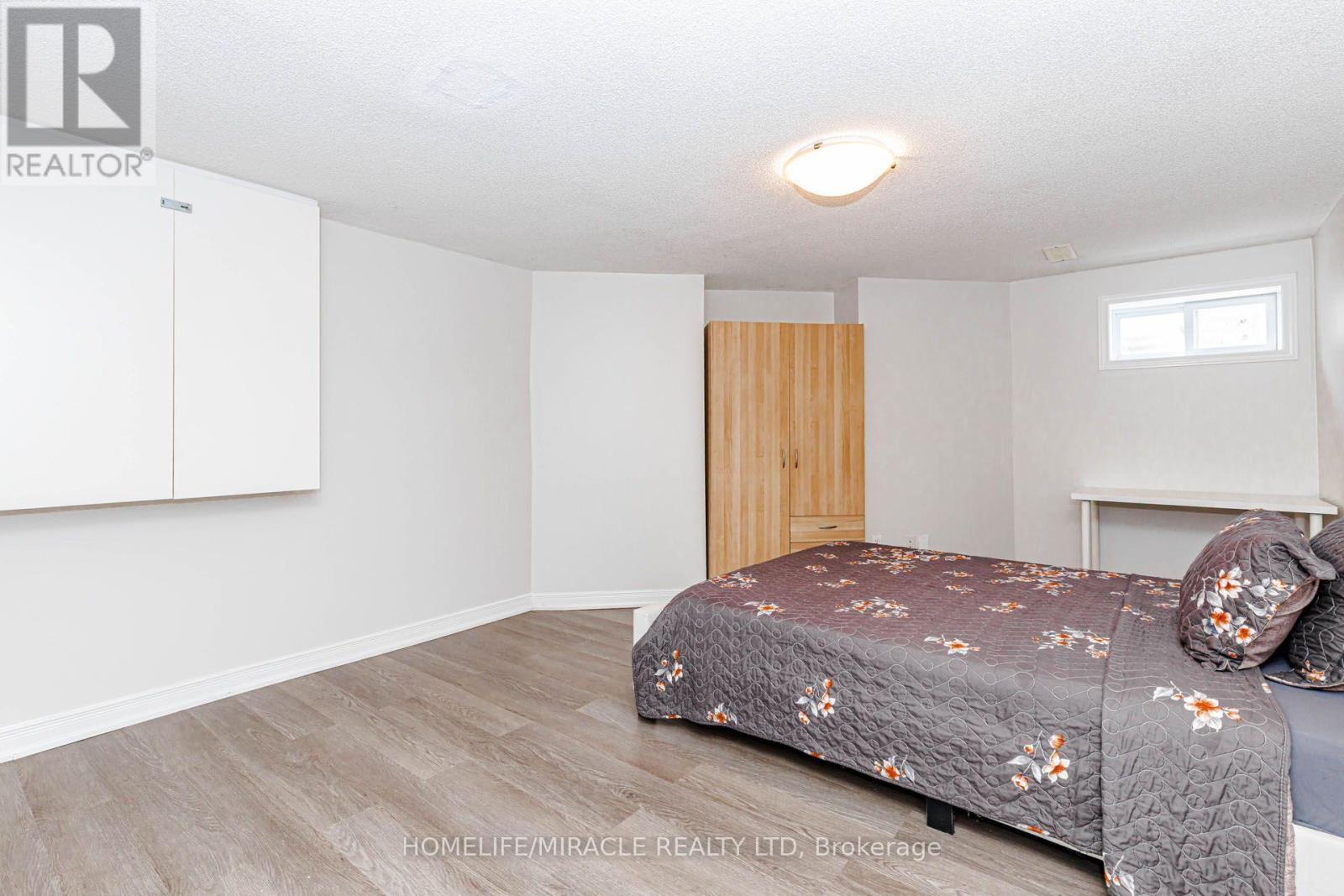 955 Bristol Road W, Mississauga, ON