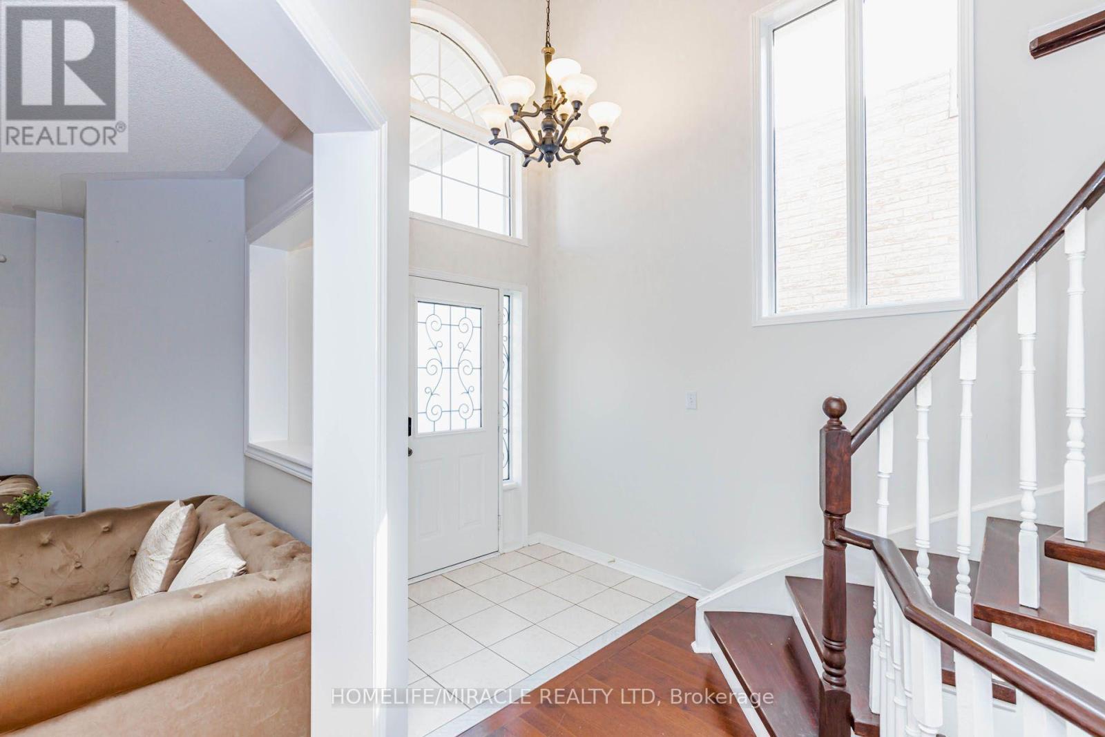 955 Bristol Road W, Mississauga, ON