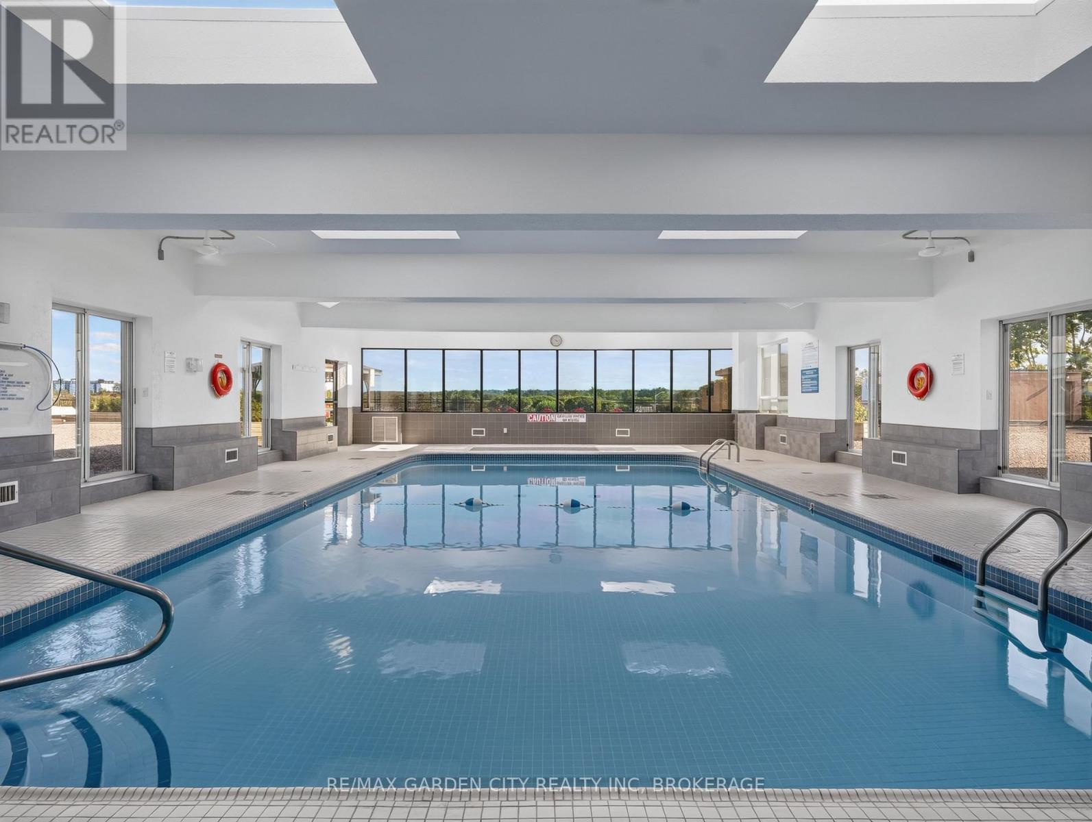 Huge pool! - 1107 - 7 Gale Crescent, St. Catharines (E. Chester), ON