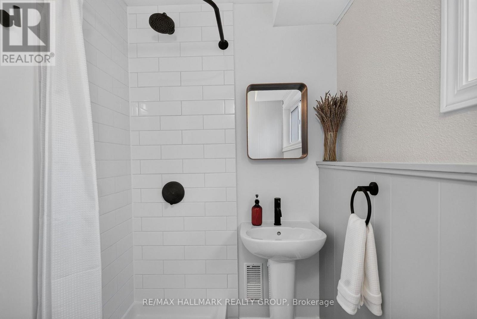 2nd bathroom - 181 Wellington Street, Carleton Place, ON