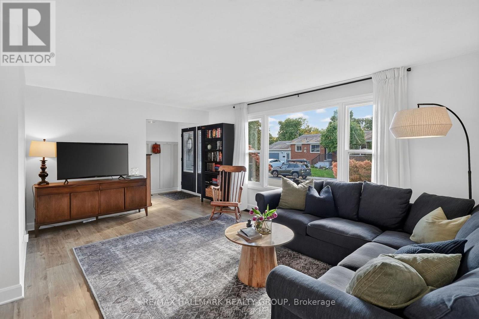 Beautiful flooring and open living spaces - 181 Wellington Street, Carleton Place, ON
