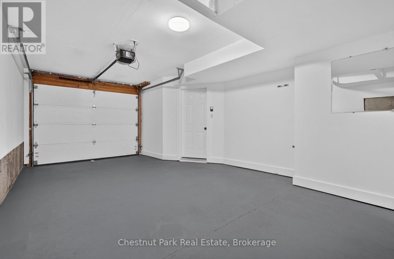 Single car garage - 1 - 37 Silver Street, Huntsville, ON