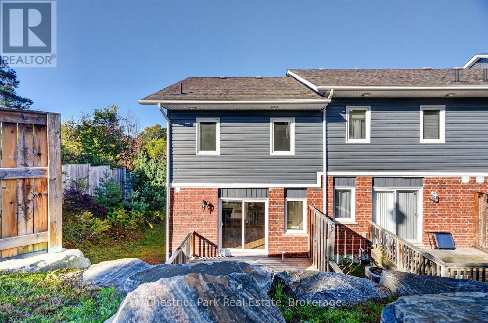 End Unit - 1 - 37 Silver Street, Huntsville, ON