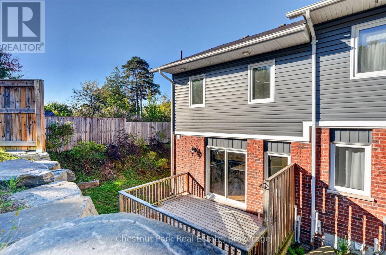Private deck - 1 - 37 Silver Street, Huntsville, ON