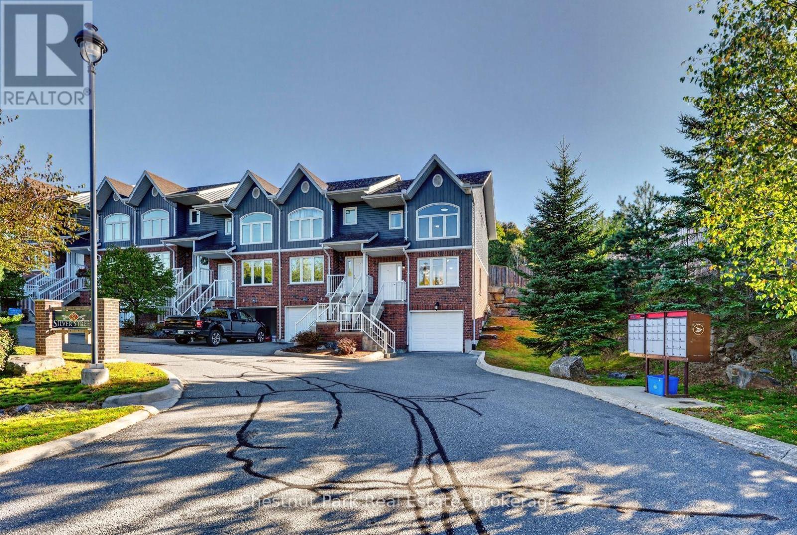 End Unit - 1 - 37 Silver Street, Huntsville, ON