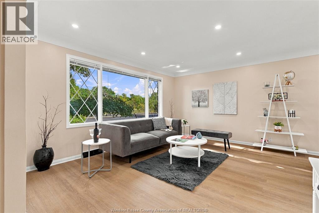 4045 Dougall Avenue, Windsor, ON