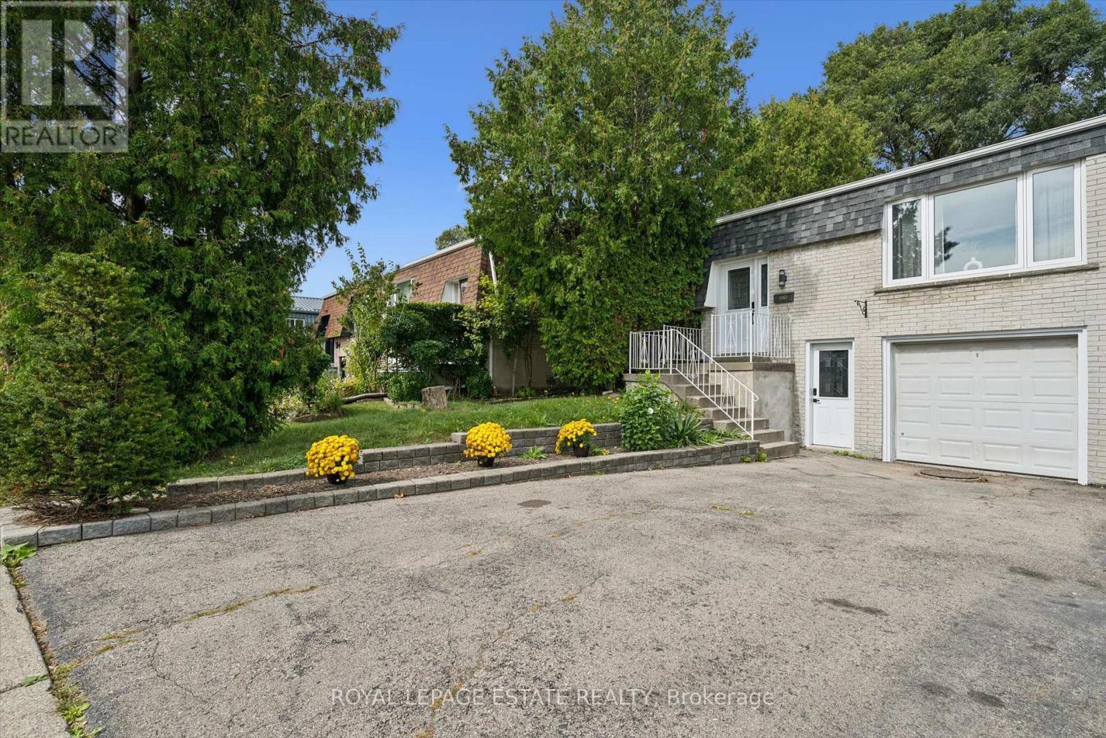 3325 Strabane Drive, Mississauga, ON