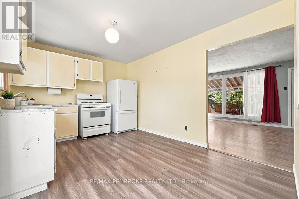 774 Pinegrove Crescent, Petawawa, ON