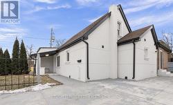 477 MELVIN AVENUE Hamilton, ON L8H 2L8