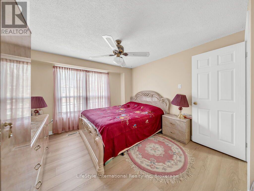 35 - 375 Holiday Inn Drive, Cambridge, ON