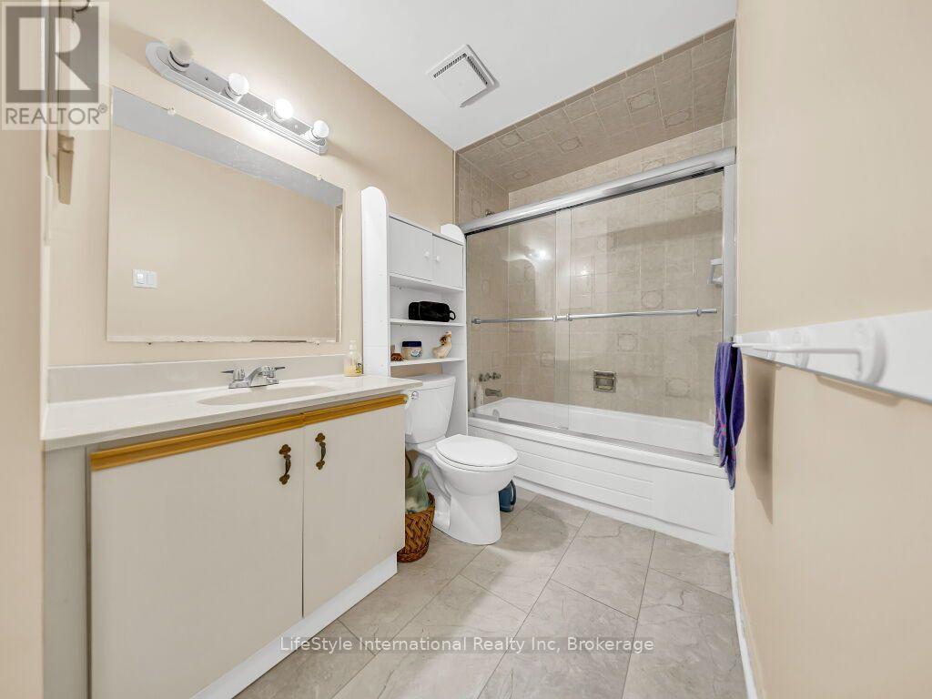 35 - 375 Holiday Inn Drive, Cambridge, ON