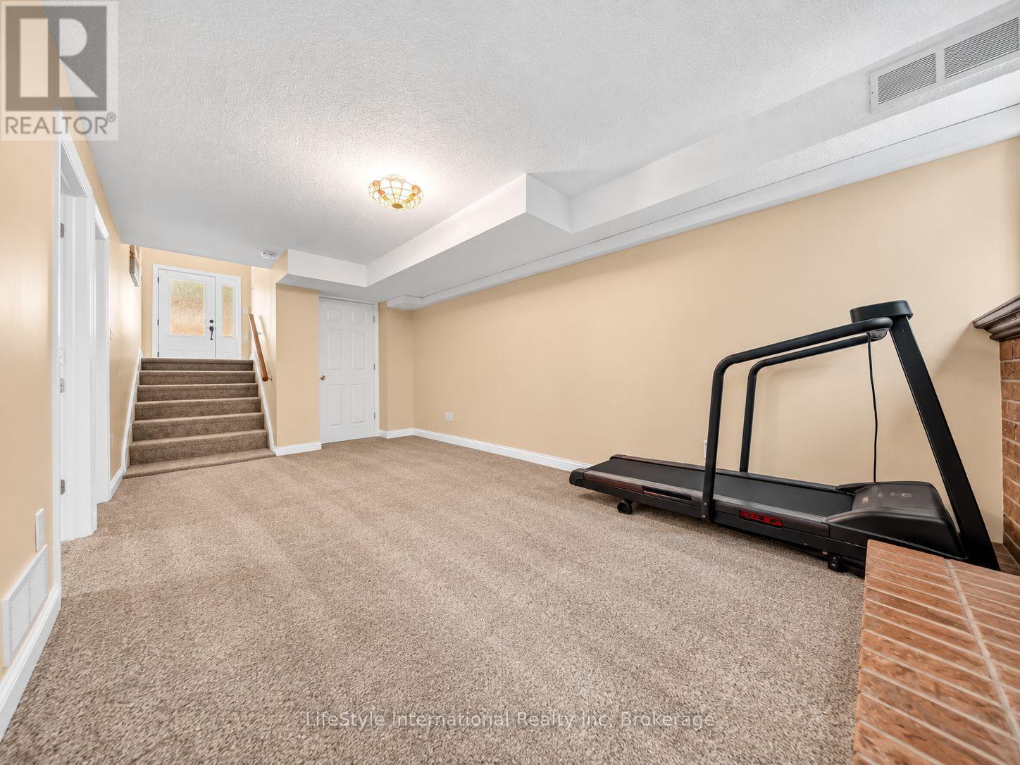 35 - 375 Holiday Inn Drive, Cambridge, ON