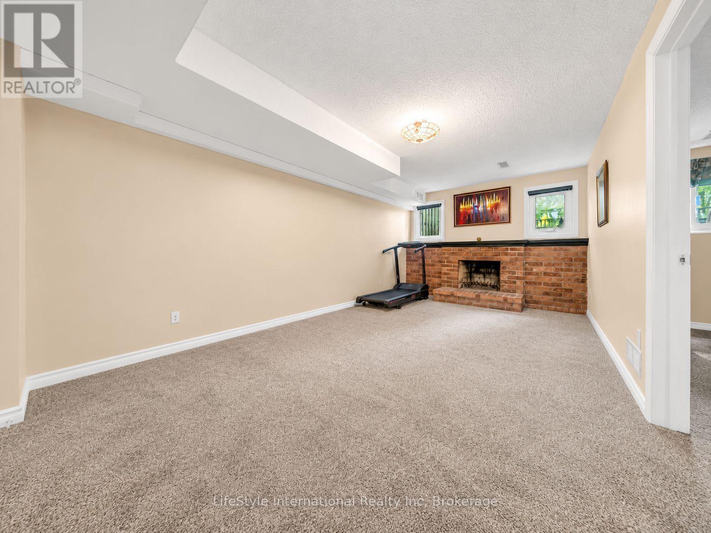 35 - 375 Holiday Inn Drive, Cambridge, ON