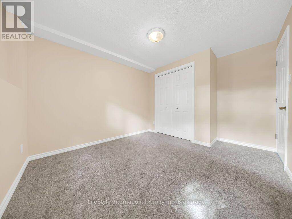 35 - 375 Holiday Inn Drive, Cambridge, ON