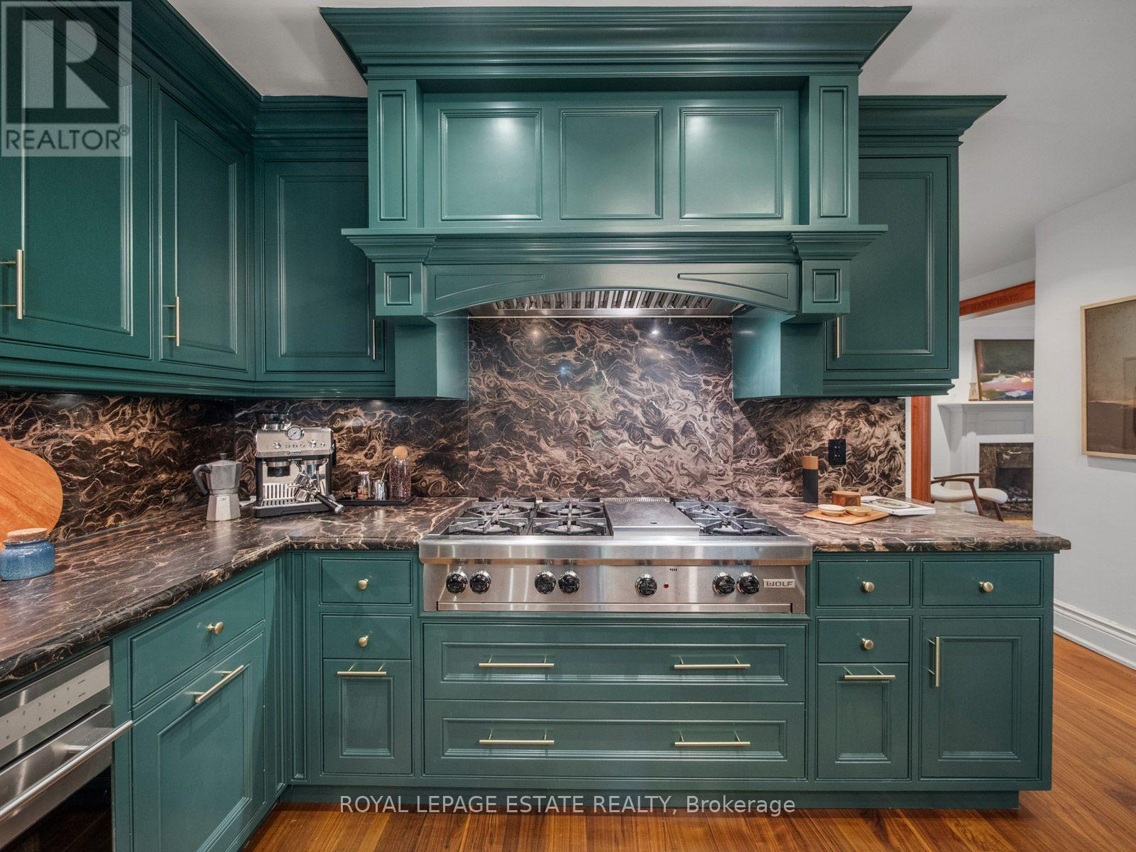 22 Hill Crescent, Toronto, ON