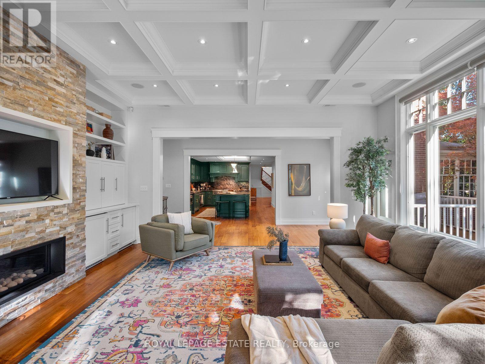 22 Hill Crescent, Toronto, ON
