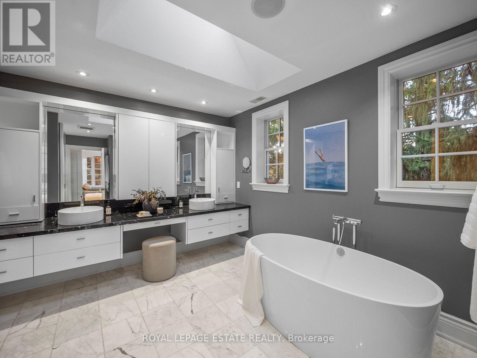 22 Hill Crescent, Toronto, ON