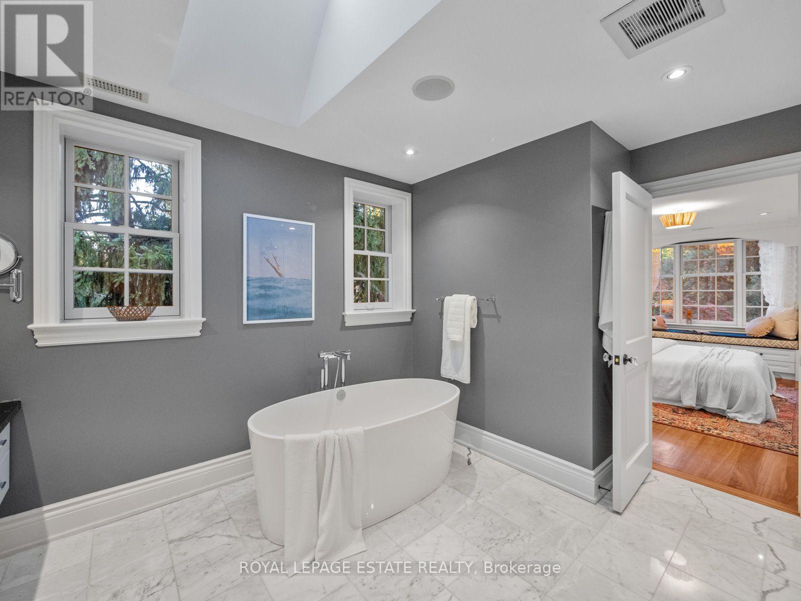 22 Hill Crescent, Toronto, ON