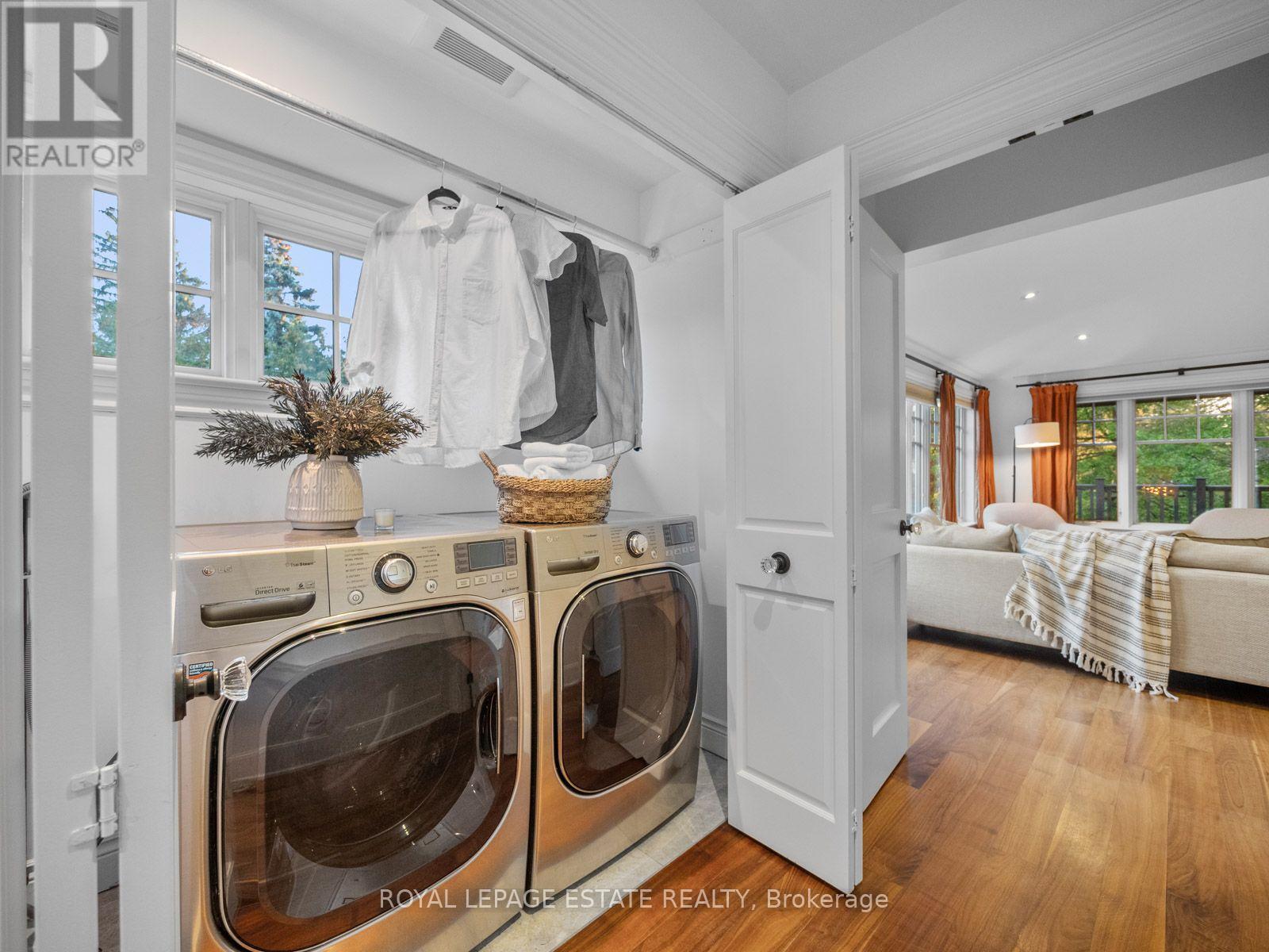 22 Hill Crescent, Toronto, ON